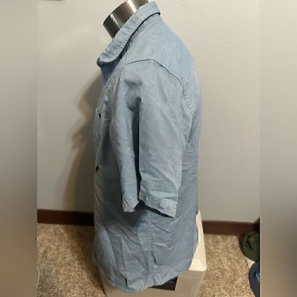 Mountain Hardwear Men’s Large Light Blue Short Sleeve Button Down - Picture 7 of 7